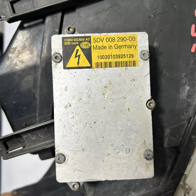 Proiettore sinistro Xeno