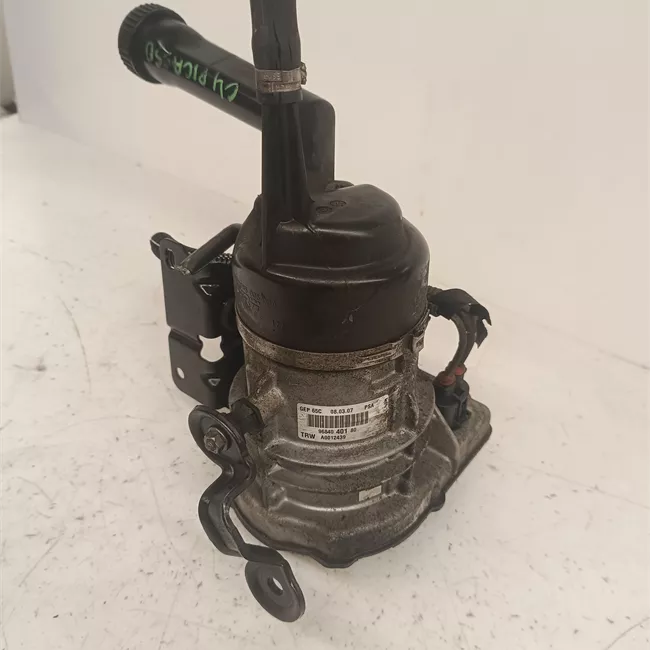 Pompa servosterzo con serbatoio