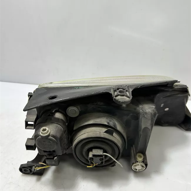 Proiettore sinistro con lavafari