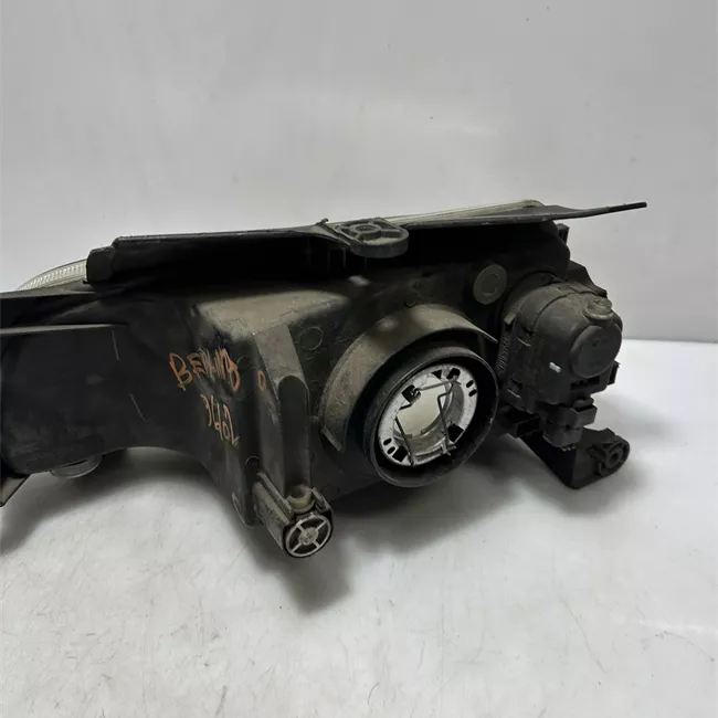 Proiettore destro con lavafari