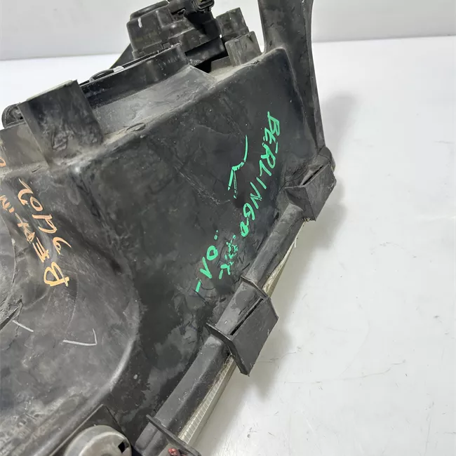 Proiettore destro con lavafari