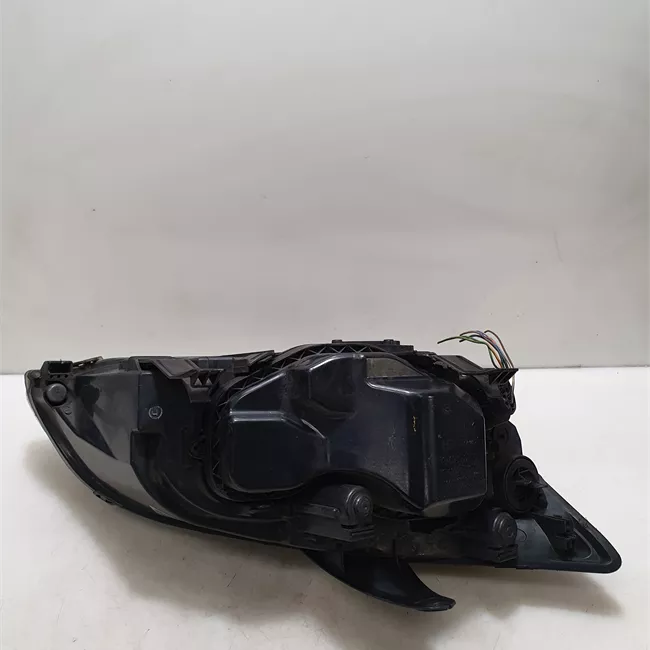 Proiettore sinistro con cornice finitura nera