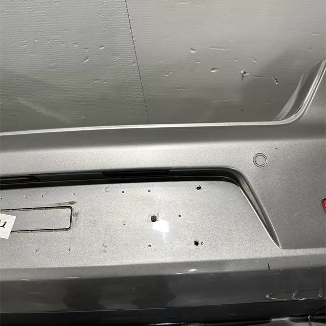 Paraurti posteriore con sensore parchiusura con primer