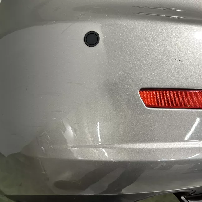 Paraurti posteriore con sensore parchiusura con primer