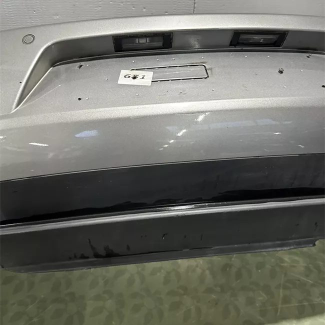 Paraurti posteriore con sensore parchiusura con primer