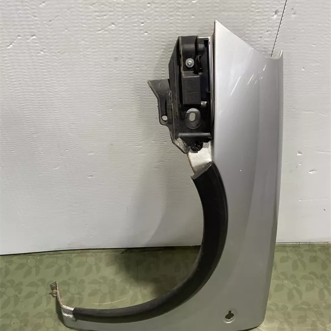 Parafango anteriore sinistro