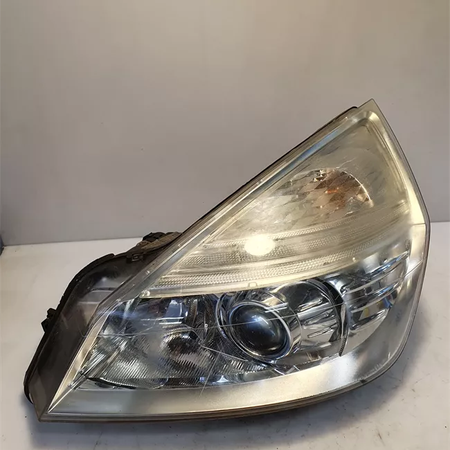 Proiettore sinistro Xenon