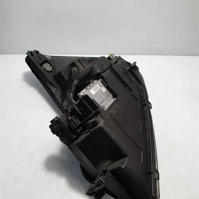 Proiettore destro Xenon