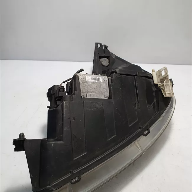Proiettore destro Xenon