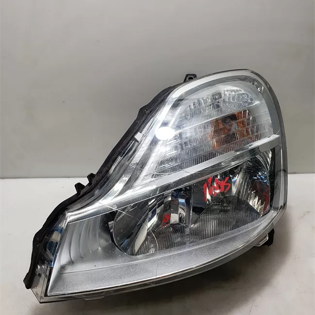 Proiettore sinistro Faro 02