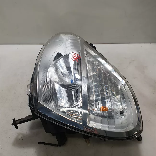 Proiettore sinistro Faro 02