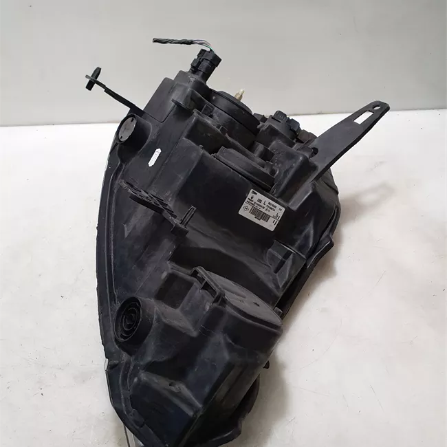 Proiettore sinistro Faro 02