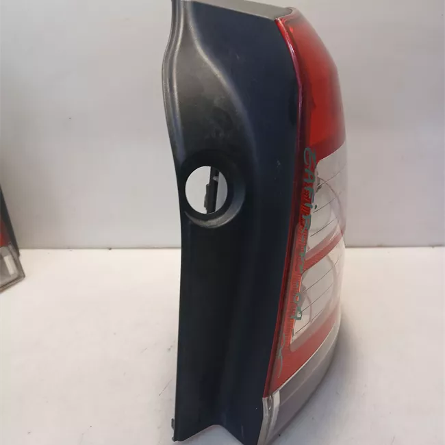 Fanale posteriore destro senza portalampada