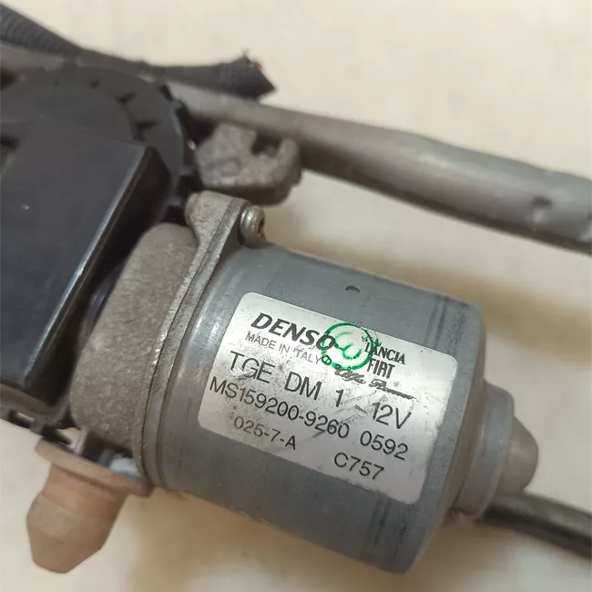 Meccanismo tergiparabrezza con motorino