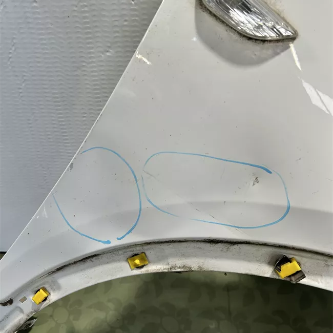 Parafango anteriore destro