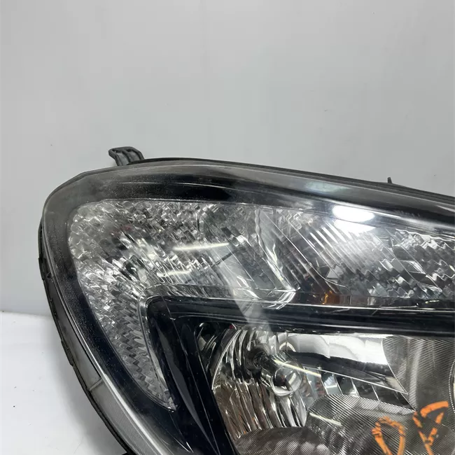 Proiettore destro con regolazione manuale fari