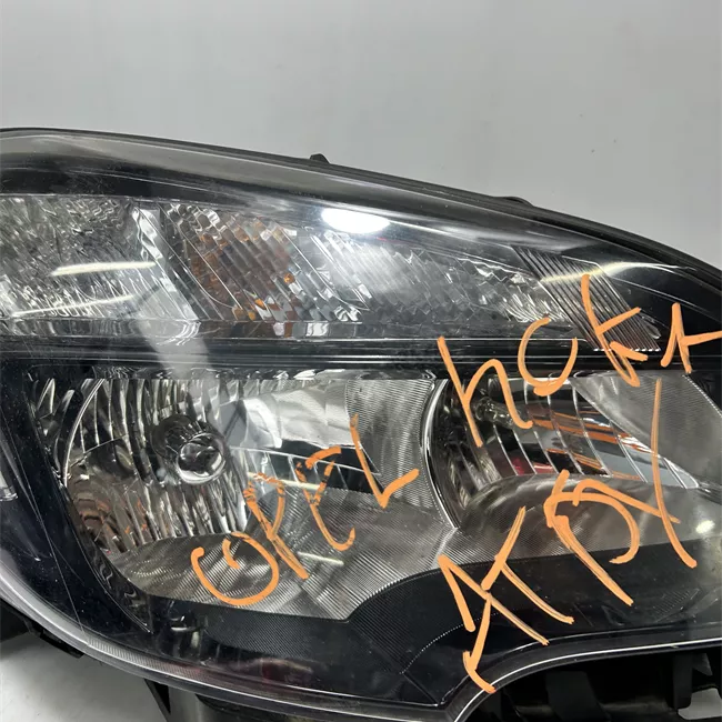 Proiettore destro con regolazione manuale fari