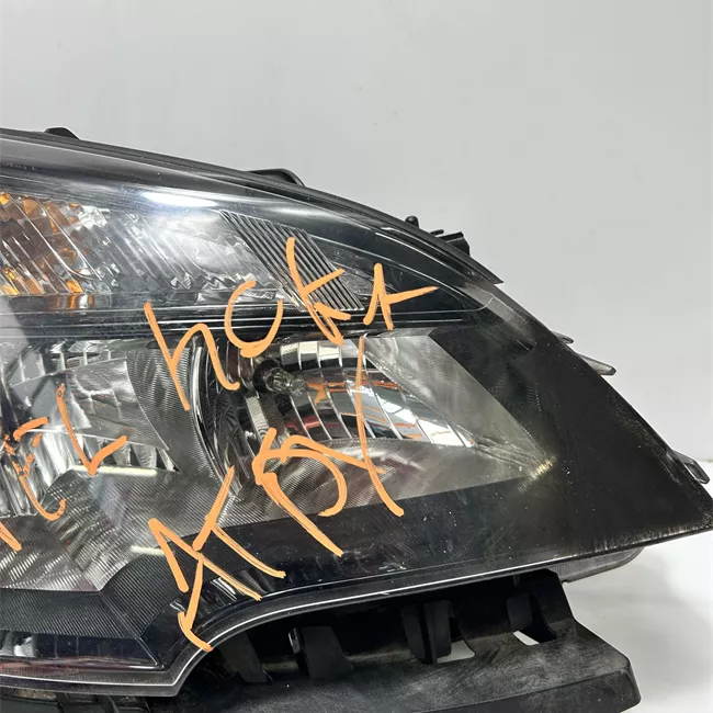 Proiettore destro con regolazione manuale fari