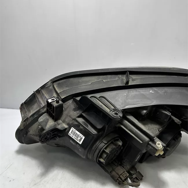 Proiettore destro con regolazione manuale fari