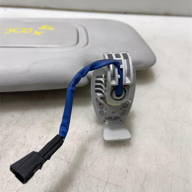 Aletta parasole parabrezza sinistra con specchietto illuminato grigio chiaro