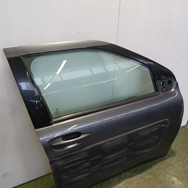 Porta anteriore destra