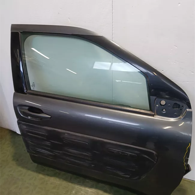 Porta anteriore destra