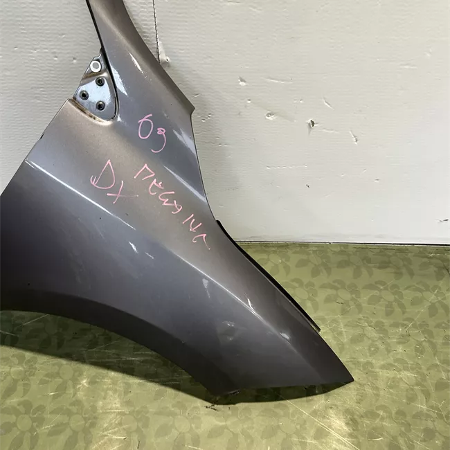 Parafango anteriore destro