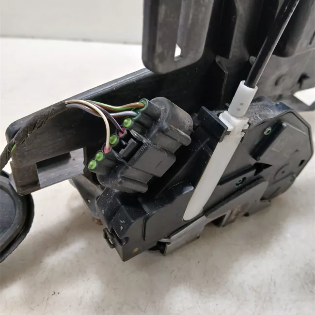 Serratura porta anteriore destra