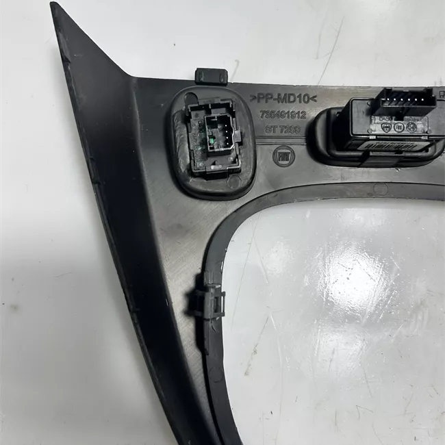 Interruttore alzacristalli porta anteriore sinistro