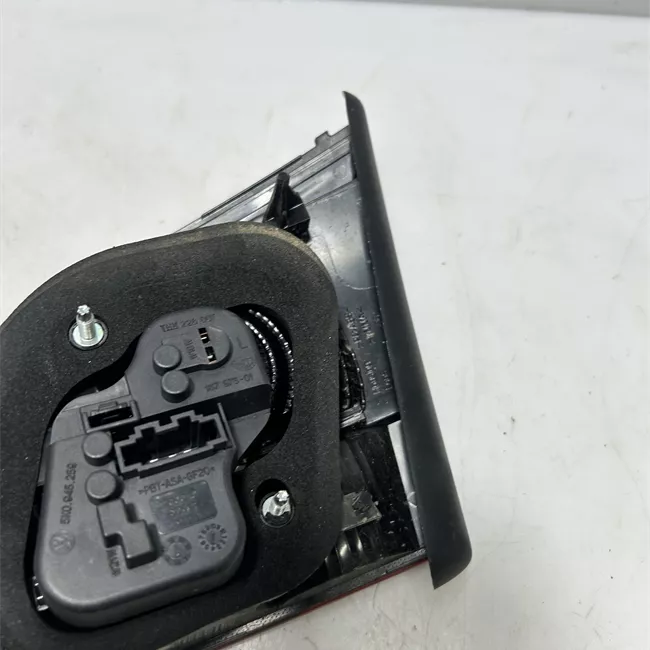 Fanale posteriore parte interno sinistro HELLA