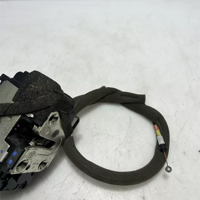 Serratura porta anteriore destra superchiusura elettromagnetica