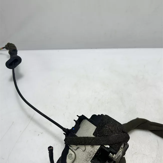 Serratura porta anteriore destra superchiusura elettromagnetica