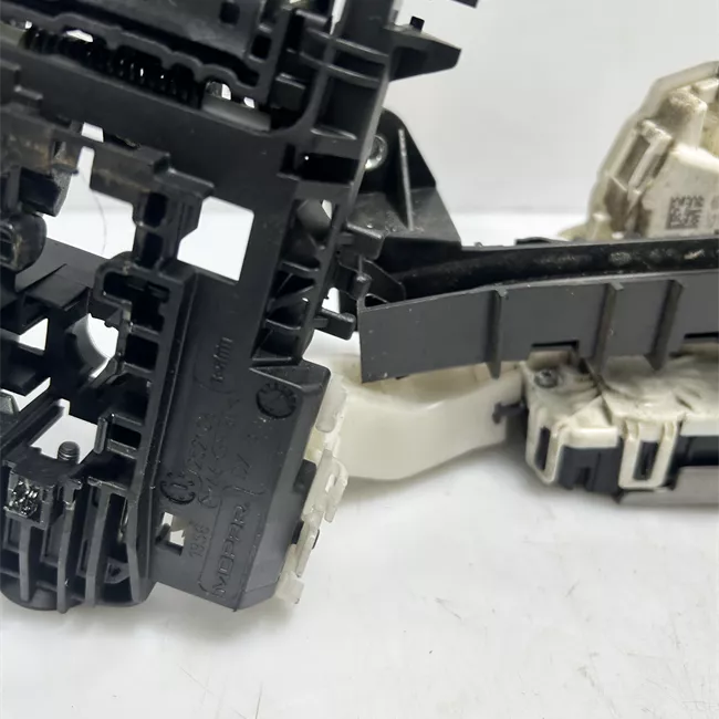 Serratura porta anteriore destra