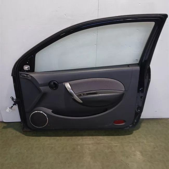 Porta anteriore destra