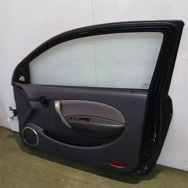 Porta anteriore destra