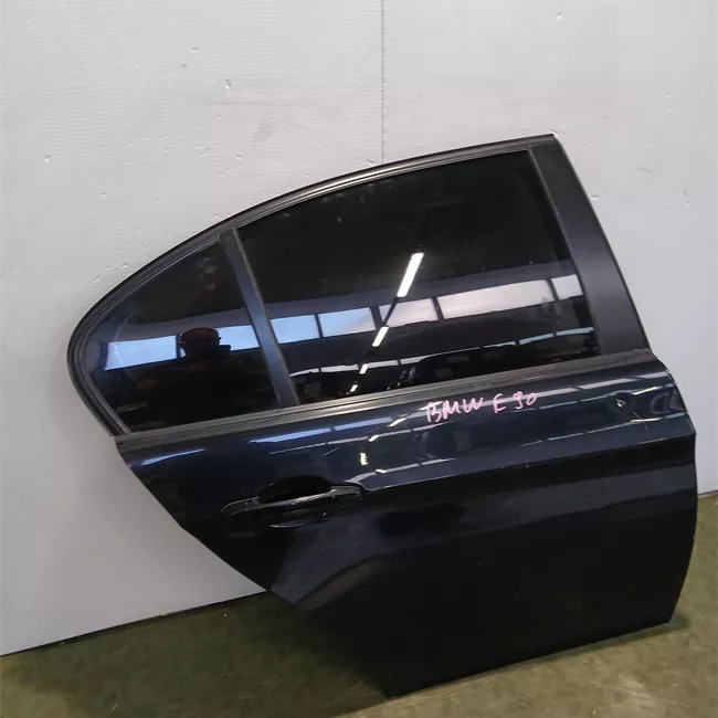 Porta anteriore destra