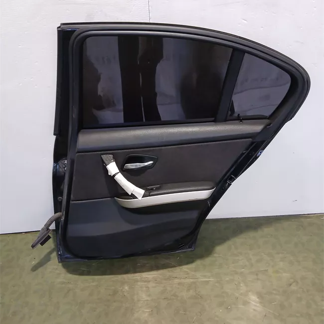 Porta anteriore destra