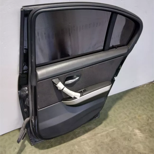 Porta anteriore destra