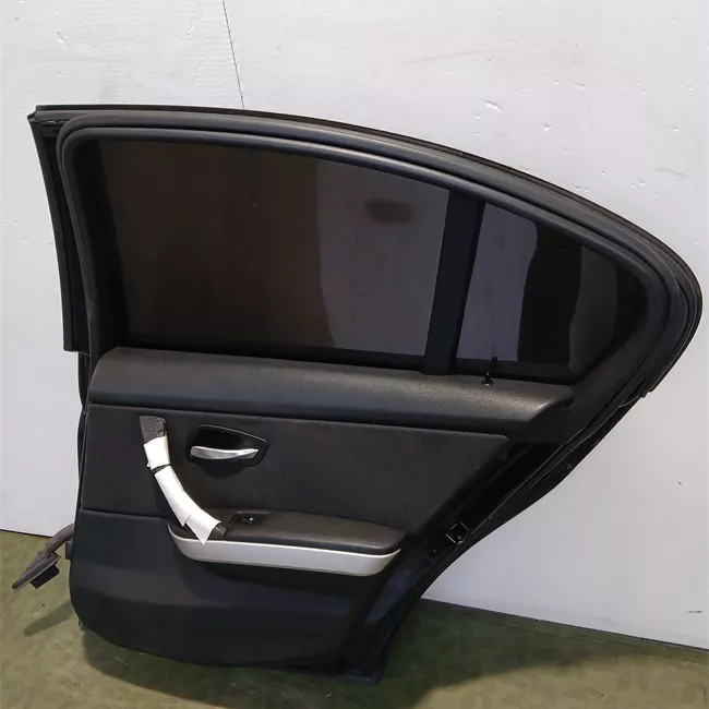 Porta anteriore destra