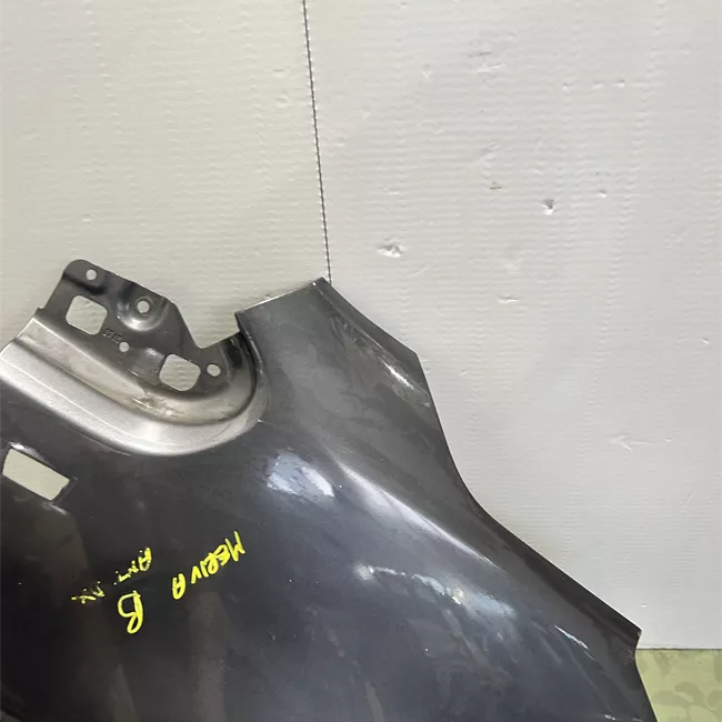 Parafango anteriore destro