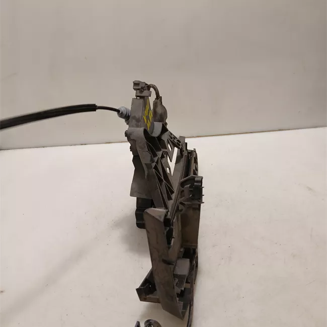 Serratura porta anteriore destra senza posizione bloccata