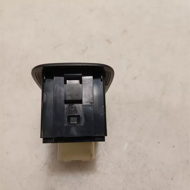 Interruttore alzacristalli porta posteriore sinistro