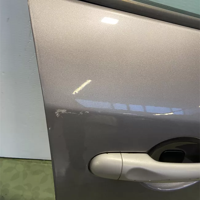 Porta anteriore destra