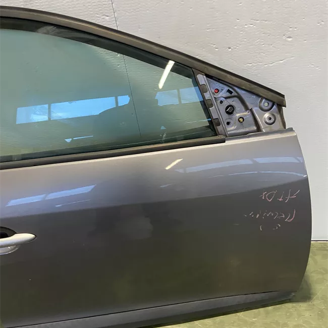 Porta anteriore destra