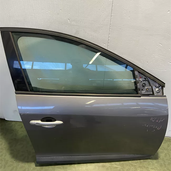 Porta anteriore destra