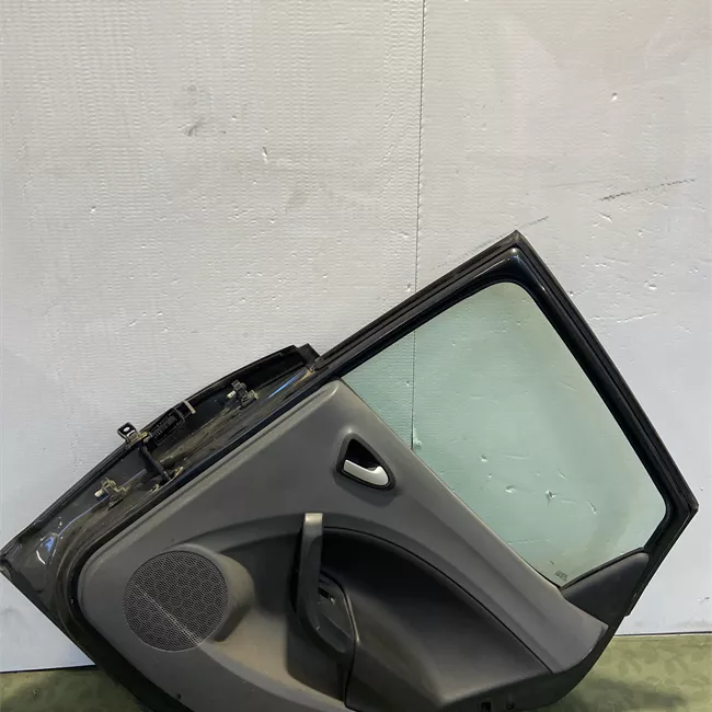 Porta posteriore destra