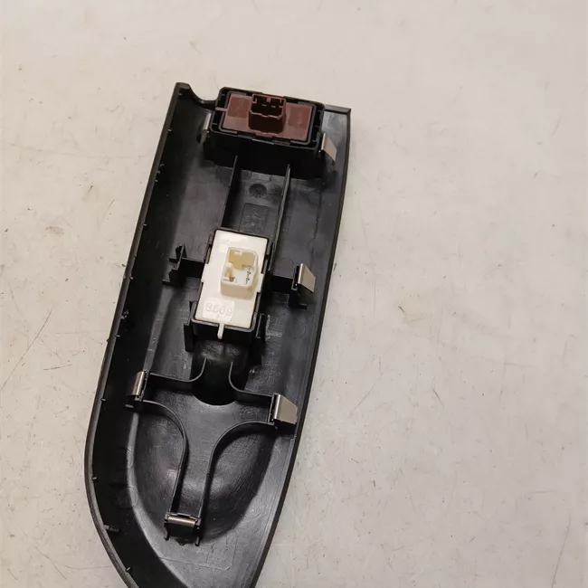 Interruttore alzacristalli porta anteriore