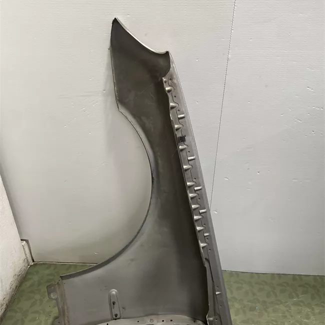 Parafango anteriore destro