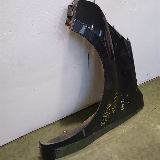 Parafango anteriore sinistro senza protezzione sotto motore