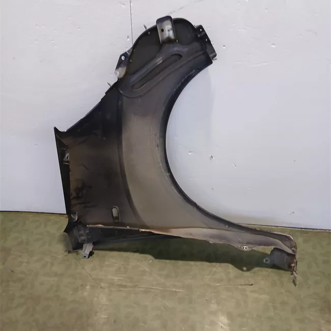 Parafango anteriore sinistro senza protezzione sotto motore